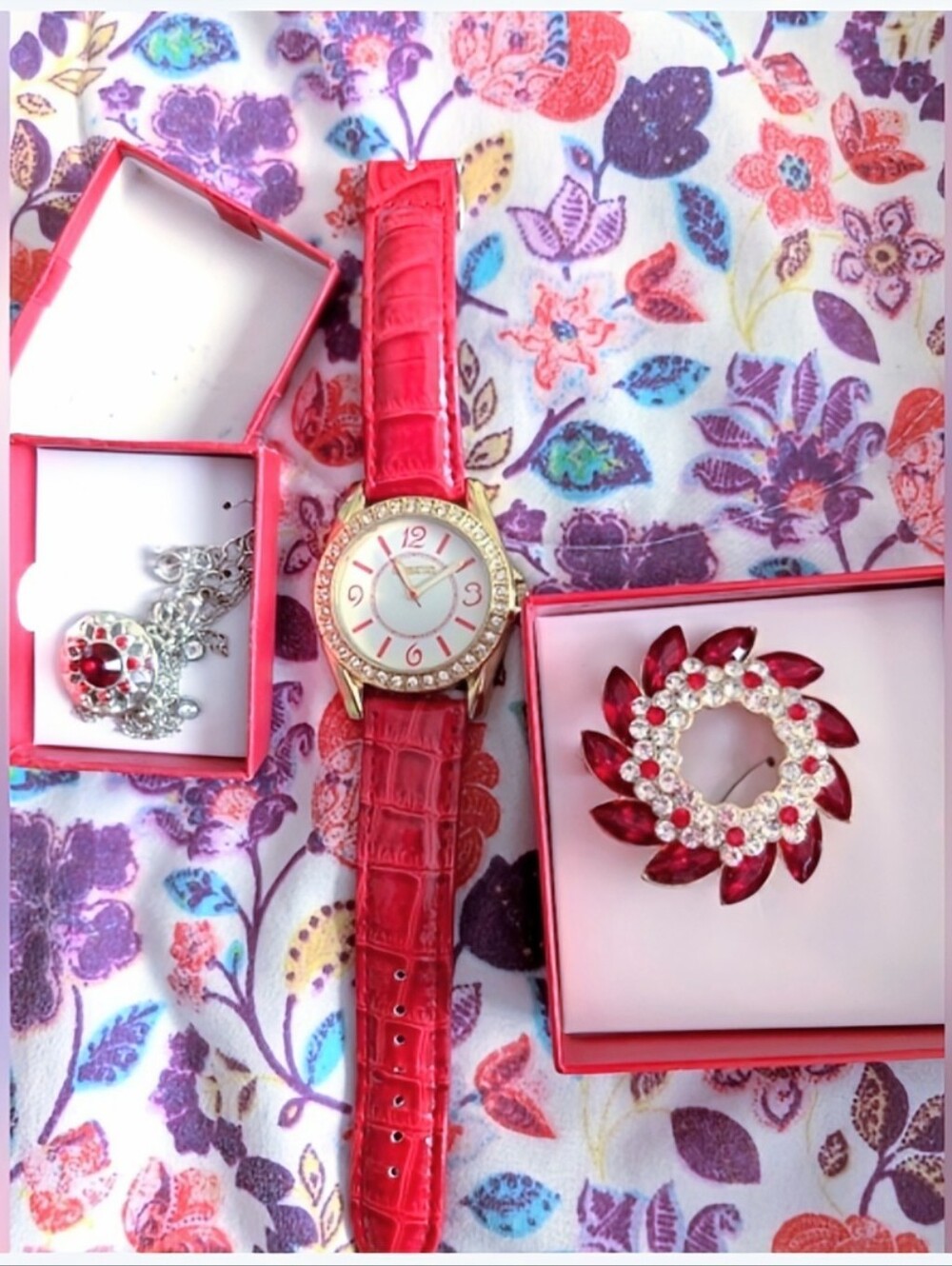 Lot of jewelry and accessories watch โ necklace earrings brooch key ring